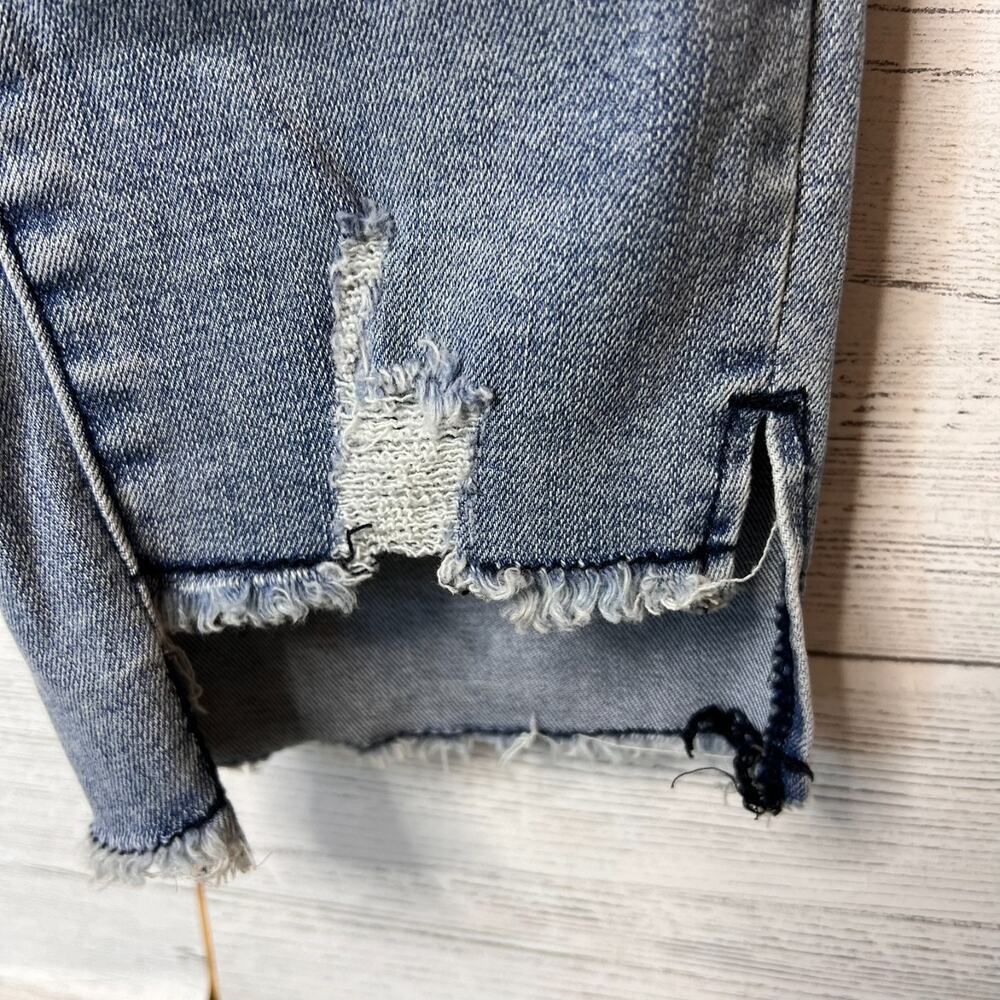 Judy Blue Jeans Womens Size 5/27 Relaxed fit Medium Wash Raw Distressed Hem - Picture 5 of 16